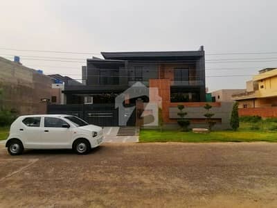 Prime Location 1 Kanal House Is Available In Affordable Price In Wapda Town Phase 1 - Block E1 Prime Location 1 Kanal House Is Available In Affordable Price In Wapda Town Phase 1 - Block E1