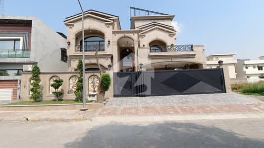 Aesthetic Prime Location House Of 1 Kanal For sale Is Available