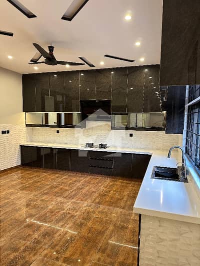 BRAND NEW SLIGHTLY USED HOUSE FOR RENT AT NFC PH 1 TOP LOCATION FULLY TILED FLOOR WITH SIPRTE SERVNET QUOTER READY TO SHIFT