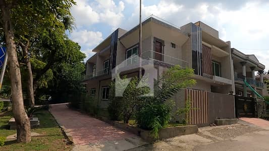 Corner New Modern Double Storey 10 Marla House For Sale