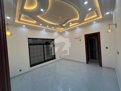 جی ۔ 13 اسلام آباد میں 6 کمروں کا 1 کنال مکان 18.0 کروڑ میں برائے فروخت۔