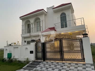 ڈی ایچ اے فیز 7 ڈی ایچ اے ڈیفینس,لاہور میں 4 کمروں کا 10 مرلہ مکان 5.8 کروڑ میں برائے فروخت۔