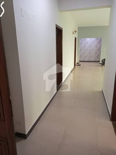10 MARLA 3 BEDROOMS APARTMENT AVAILABLE FOR RENT