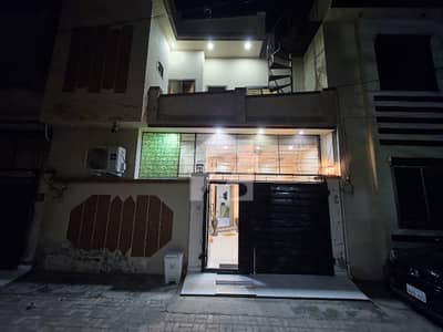 عظیم کالونی سیالکوٹ میں 4 کمروں کا 4 مرلہ مکان 1.65 کروڑ میں برائے فروخت۔