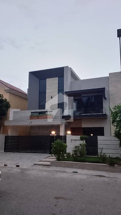 جی ۔ 13 اسلام آباد میں 6 کمروں کا 1 کنال مکان 15.5 کروڑ میں برائے فروخت۔