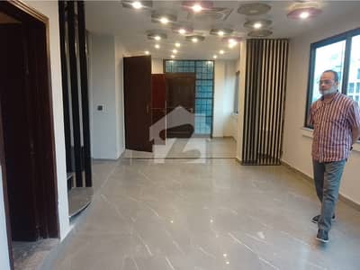 1350 Sq. Ft. Executive Office Available for Rent in Gulberg 3, Lahore