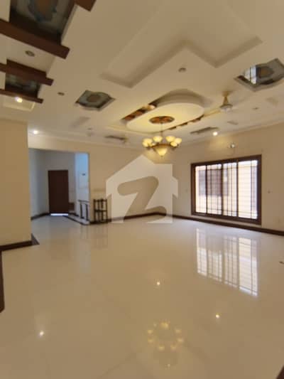 FOR RENT: PALATIAL 500 SQUARE YARD 6-BEDROOM (2+4) LUXURY BUNGALOW WITH GARDEN & GUARD ROOM PRIME DHA PHASE 6, KARACHI