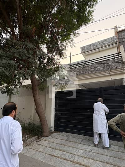 حیات آباد فیز 1 حیات آباد,پشاور میں 6 کمروں کا 10 مرلہ مکان 4.0 کروڑ میں برائے فروخت۔