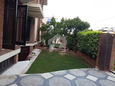 ڈی ایچ اے فیز 2 ڈی ایچ اے ڈیفینس,لاہور میں 5 کمروں کا 2 کنال مکان 4.0 لاکھ میں کرایہ پر دستیاب ہے۔