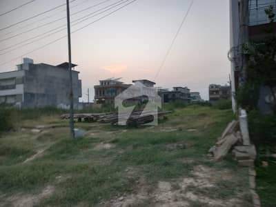 آئی ۔ 16 اسلام آباد میں 7 مرلہ رہائشی پلاٹ 1.32 کروڑ میں برائے فروخت۔