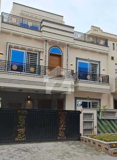 جی ۔ 13 اسلام آباد میں 6 کمروں کا 8 مرلہ مکان 6.75 کروڑ میں برائے فروخت۔