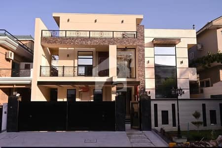جی ۔ 11/3 جی ۔ 11,اسلام آباد میں 5 کمروں کا 1 کنال مکان 26.5 کروڑ میں برائے فروخت۔