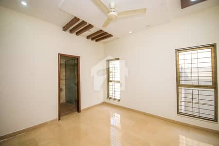 10 Marla House Upper Portion For Rent In DHA Phase 1