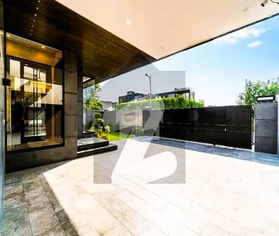 Separate Entrance 1 Kanal Lavish Upper Portion On Top Location For Rent In DHA Phase 6 Lahore