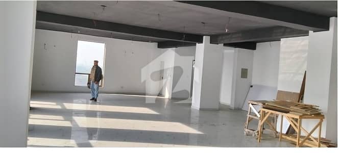 گلبرگ 3 گلبرگ,لاہور میں 10 مرلہ Studio دفتر 3.25 لاکھ میں کرایہ پر دستیاب ہے۔