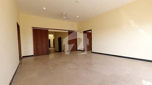 FOR RENT 500 Sqyrd Few Years Old 6 Beds Double Storey House Bani Gala