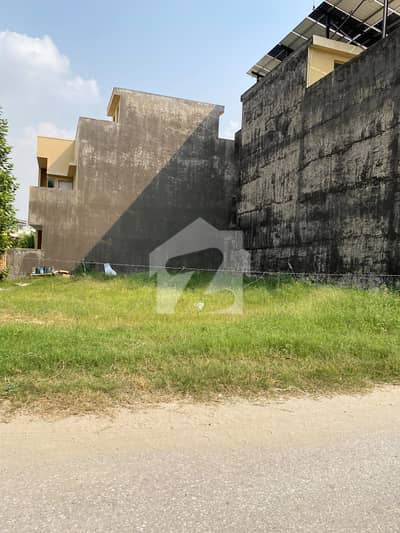 805 Square Yards Premium Plot For Sale In Garden City
