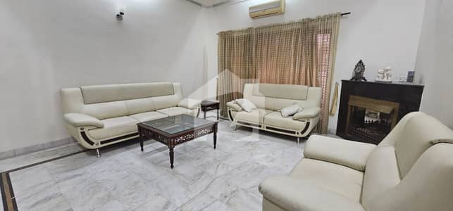 FULLY FURNISHED 01 KANAL LOWER PORTION AVAILABLE FOR RENT FOR SHORT & LONG STAY