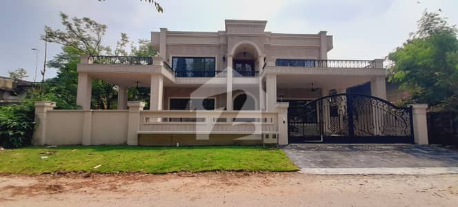 ایف ۔ 7 اسلام آباد میں 8 کمروں کا 1 کنال مکان 27.5 لاکھ میں کرایہ پر دستیاب ہے۔