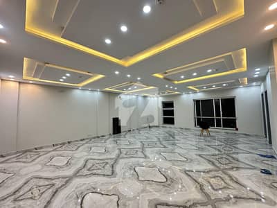 8 MARLA BRAND NEW FLOOR FOR RENT IN DHA PHASE 6 MAIN BUEWARD