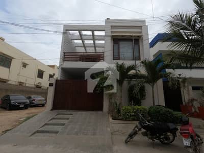 Prime Location 300 Square Yards House In Central Gulistan-E-Jauhar - Block 7 For Sale