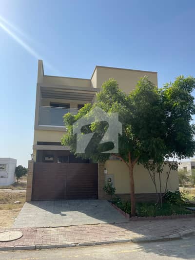 Road Category 4Bed DDL 125 sq yd Villa FOR SALE at Precicnt-10B (All Amenities Nearby) Heighted Location