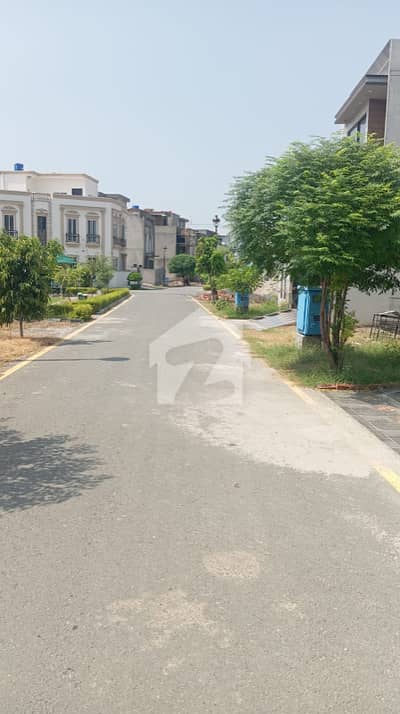 لیک سٹی - سیکٹر M7 - بلاک بی لیک سٹی ۔ سیکٹرایم ۔ 7,لیک سٹی,رائیونڈ روڈ,لاہور میں 5 مرلہ رہائشی پلاٹ 1.4 کروڑ میں برائے فروخت۔