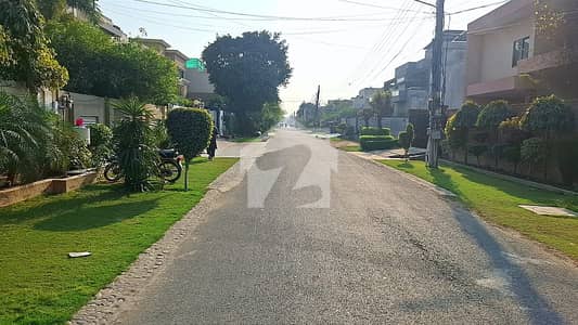 1 Kanal Best location very near from park mosque and market Plot For Sale
