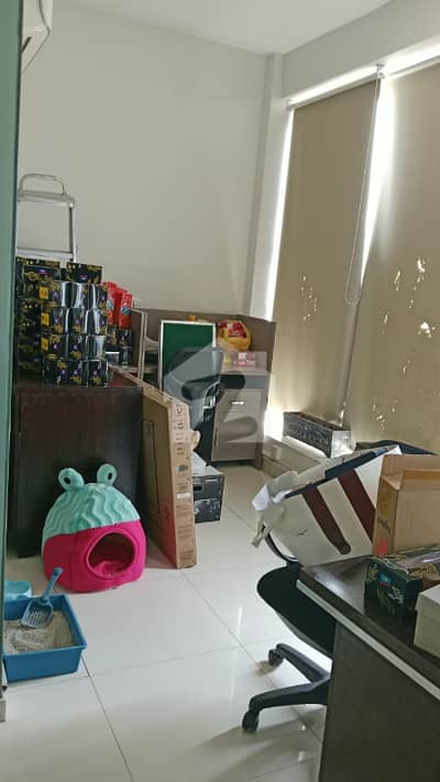 ڈی ایچ اے فیز 5 ڈی ایچ اے ڈیفینس,لاہور میں 8 مرلہ Studio دفتر 3.5 لاکھ میں کرایہ پر دستیاب ہے۔
