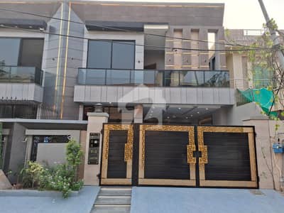 جوہر ٹاؤن فیز 1 جوہر ٹاؤن,لاہور میں 6 کمروں کا 10 مرلہ مکان 5.15 کروڑ میں برائے فروخت۔