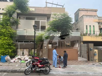 بحریہ ٹاؤن فیز 2 بحریہ ٹاؤن راولپنڈی,راولپنڈی میں 3 کمروں کا 10 مرلہ بالائی پورشن 75.0 ہزار میں کرایہ پر دستیاب ہے۔ بحریہ ٹاؤن فیز 2 بحریہ ٹاؤن راولپنڈی,راولپنڈی میں 3 کمروں کا 10 مرلہ بالائی پورشن 75.0 ہزار میں کرایہ پر دستیاب ہے۔