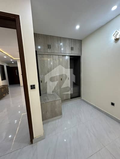 lower lock 1st n 2nd floor brand new