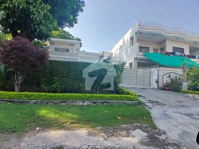 F11 60*75 Cda Transfer Marble Floor Triple Storey Top Location Liveable House Available In Near Double Road