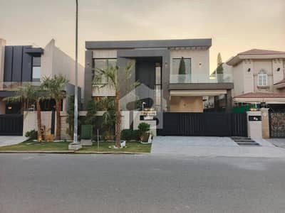 1 Kanal luxury house available for rent