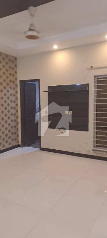 بحریہ ٹاؤن سیکٹر B بحریہ ٹاؤن,لاہور میں 4 کمروں کا 8 مرلہ مکان 1.35 لاکھ میں کرایہ پر دستیاب ہے۔ بحریہ ٹاؤن سیکٹر B بحریہ ٹاؤن,لاہور میں 4 کمروں کا 8 مرلہ مکان 1.35 لاکھ میں کرایہ پر دستیاب ہے۔