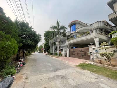 A spacious 10 Marla double-unit house is available for rent in Chaklala Scheme 3