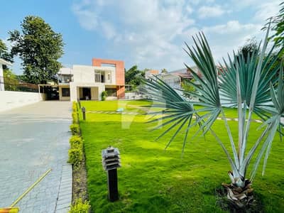 Luxurious Villa On Extremely Prime Location Available For Rent More details plz Contact