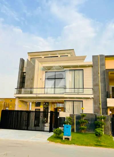 بحریہ ٹاؤن سیکٹر سی بحریہ ٹاؤن,لاہور میں 5 کمروں کا 10 مرلہ مکان 2.25 لاکھ میں کرایہ پر دستیاب ہے۔ بحریہ ٹاؤن سیکٹر سی بحریہ ٹاؤن,لاہور میں 5 کمروں کا 10 مرلہ مکان 2.25 لاکھ میں کرایہ پر دستیاب ہے۔
