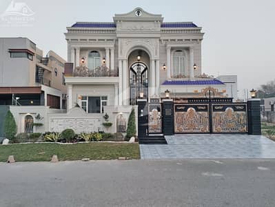 OWNER NEEDY 1 KANAL SPANISH DESIGN BUNGALOW FOR SALE IN LOW PRICE NEAR TO PARK. AND KFC