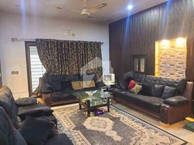 کینال ویو لاہور میں 6 کمروں کا 1 کنال مکان 3.3 لاکھ میں کرایہ پر دستیاب ہے۔