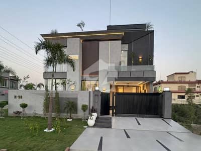 بحریہ ٹاؤن فیز 8 بحریہ ٹاؤن راولپنڈی,راولپنڈی میں 6 کمروں کا 1 کنال مکان 2.7 لاکھ میں کرایہ پر دستیاب ہے۔ بحریہ ٹاؤن فیز 8 بحریہ ٹاؤن راولپنڈی,راولپنڈی میں 6 کمروں کا 1 کنال مکان 2.7 لاکھ میں کرایہ پر دستیاب ہے۔