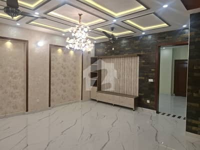 7 Marla Brand New Luxurious 1st Entry Upper Portion For Rent In Lake City M7-B