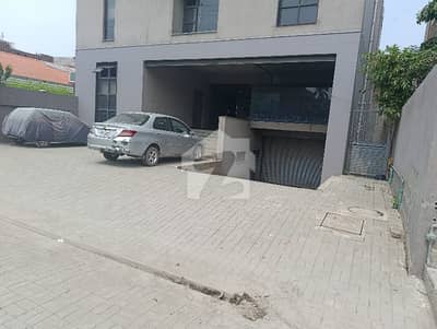 پونچھ روڈ لاہور میں 1 کنال Studio عمارت 9.0 لاکھ میں کرایہ پر دستیاب ہے۔