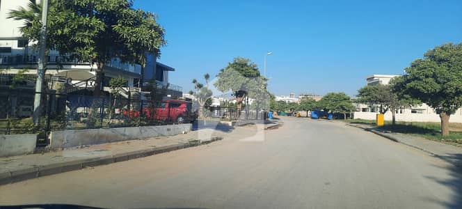20 MARLA BEST LOCATION PLOT LEVEL LAND FOR SALE
