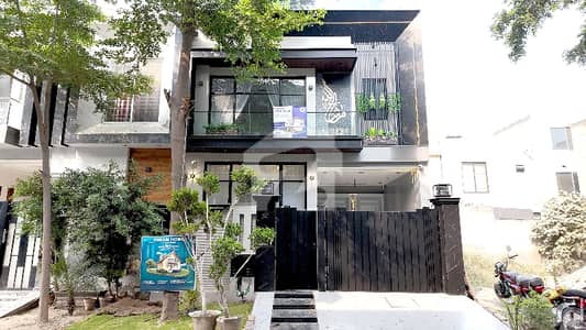 5 MARLA MODREN DESIGN HOUSE FOR SALE IN LAKE CITY LAHORE