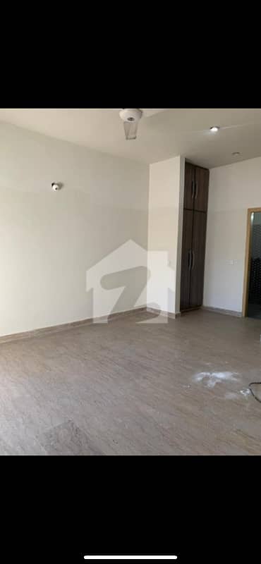 1 Kanal House Available For Rent