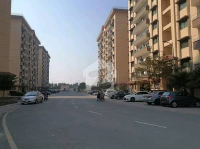 Ideal Flat In Lahore Available