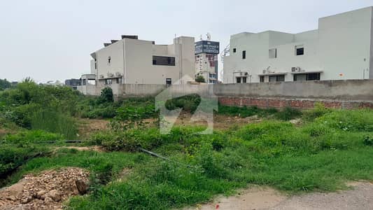 ڈی ایچ اے فیز 8 - بلاک زیڈ 6 ڈی ایچ اے فیز 8,ڈی ایچ اے ڈیفینس,لاہور میں 5 مرلہ رہائشی پلاٹ 1.0 کروڑ میں برائے فروخت۔