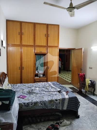 فیصل ٹاؤن ۔ بلاک اے فیصل ٹاؤن,لاہور میں 5 کمروں کا 10 مرلہ مکان 1.65 لاکھ میں کرایہ پر دستیاب ہے۔