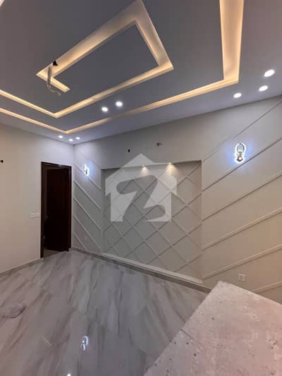 1 Kanal Beautiful House Available For Rent Near All Facilities